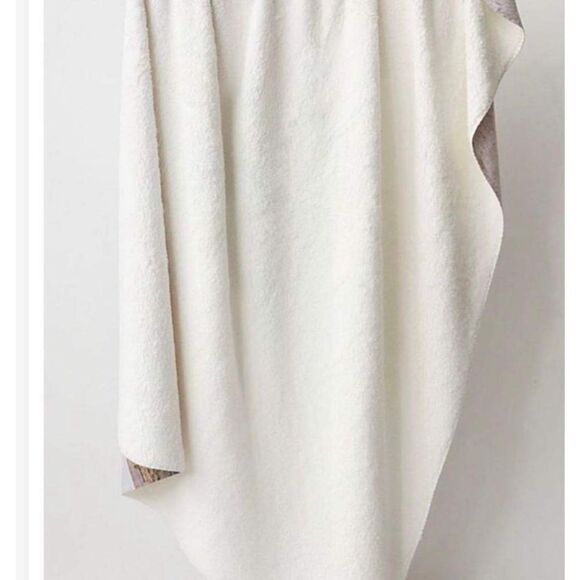 NWT Ri-Ri-Ku x FP Landscape Sherpa Blanket 59”x50” retail $165 - Picture 3 of 6